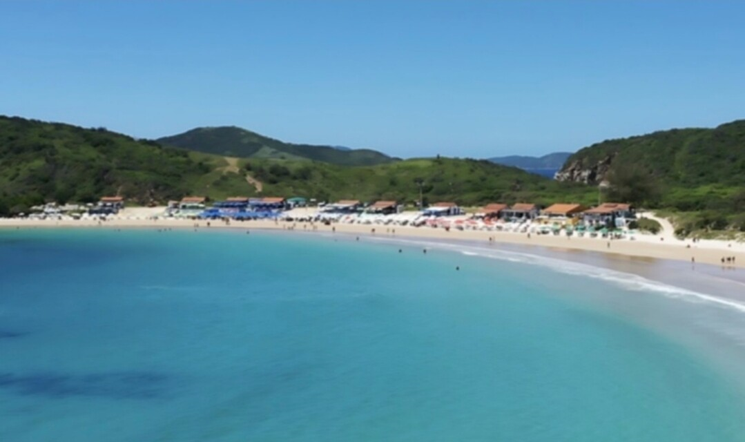 Praia das Conchas, em Cabo Frio, será interditada na segunda (29) e terça-feira (30) para demolição de quiosques