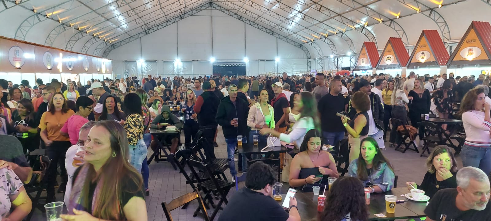 Maricá: Cervejas artesanais, gastronomia e shows atraem o público no segundo dia do Festival Art&Bier