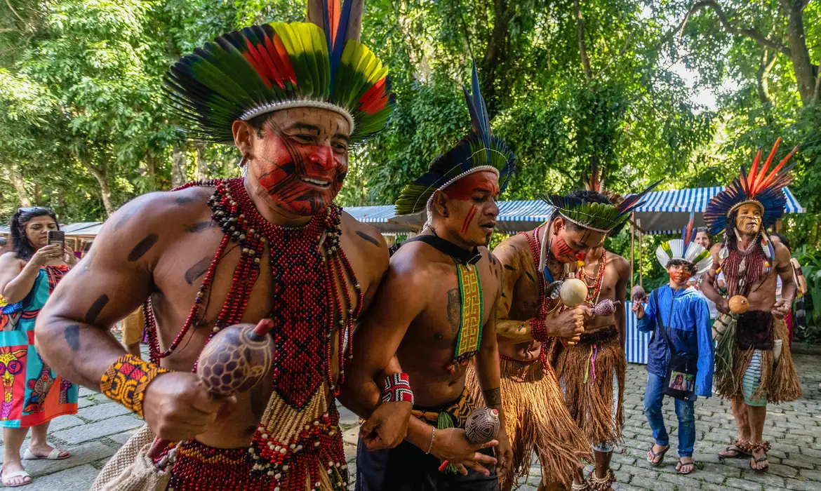 Indígenas de mais de 30 etnias ocupam Zona Sul do Rio; entenda | Enfoco