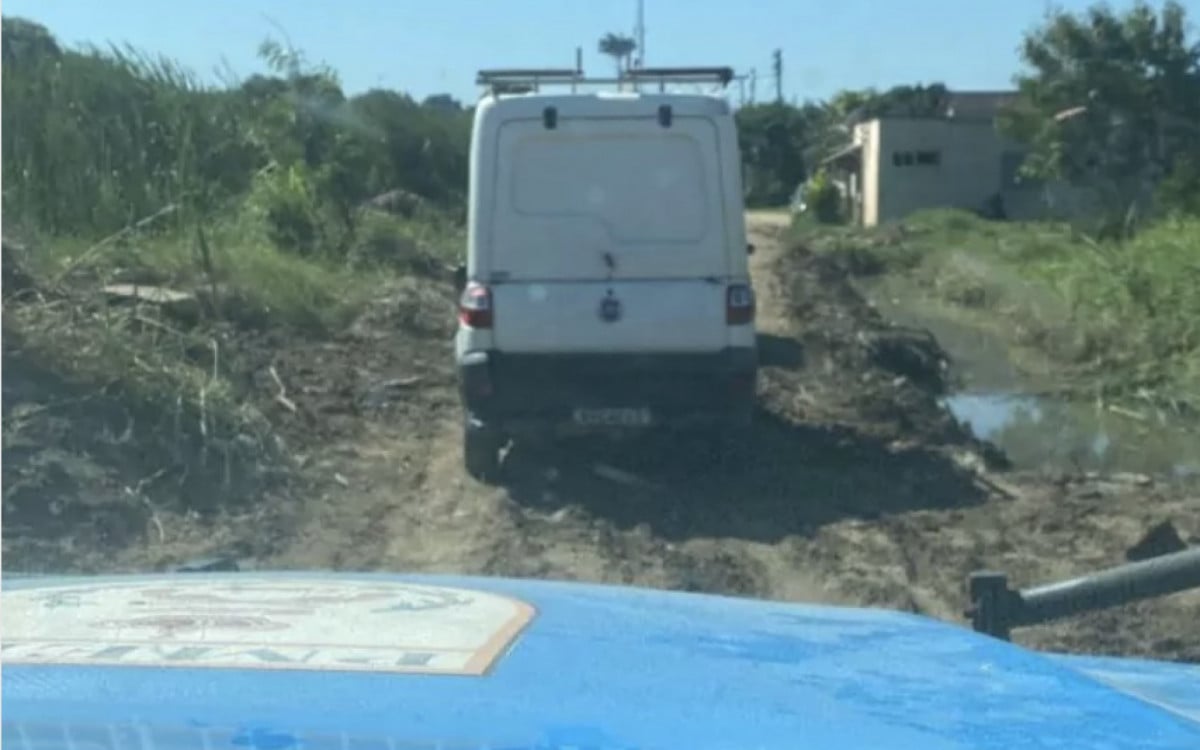 Polícia Militar recupera carro furtado da empresa Águas de Juturnaíba em Araruama | Araruama