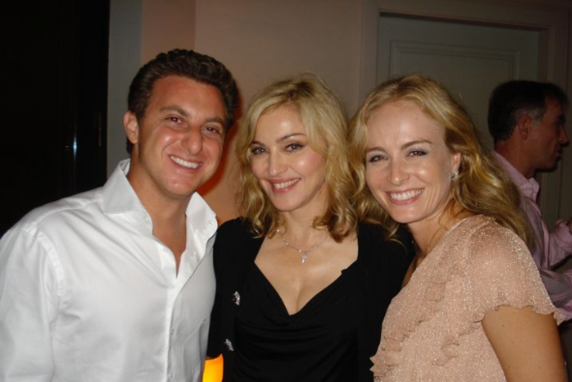 Foto antiga de Angélica com Madonna e Luciano Huck