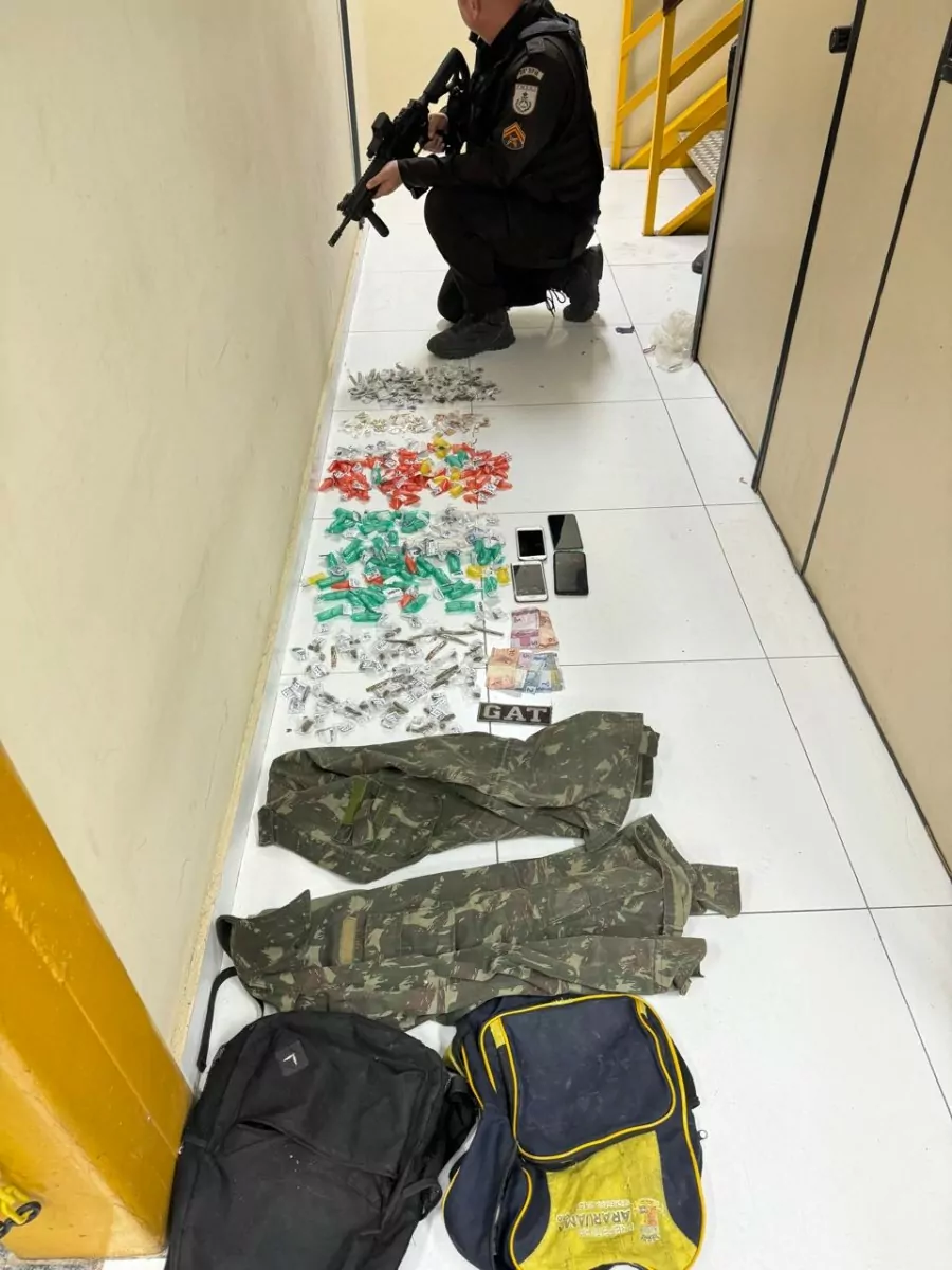 Homem é preso e menor apreendido por tráfico de drogas em Iguabinha | Araruama