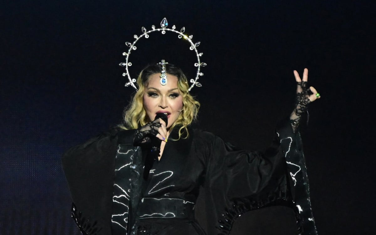 Madonna deixa o Rio de Janeiro em avião particular após show histórico em Copacabana