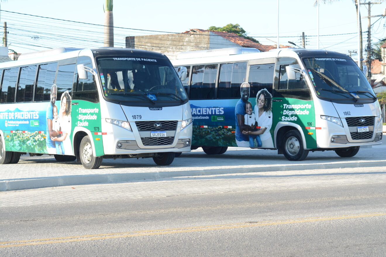 Prefeitura de Iguaba entrega dois novos ônibus para a frota de Transporte de Pacientes