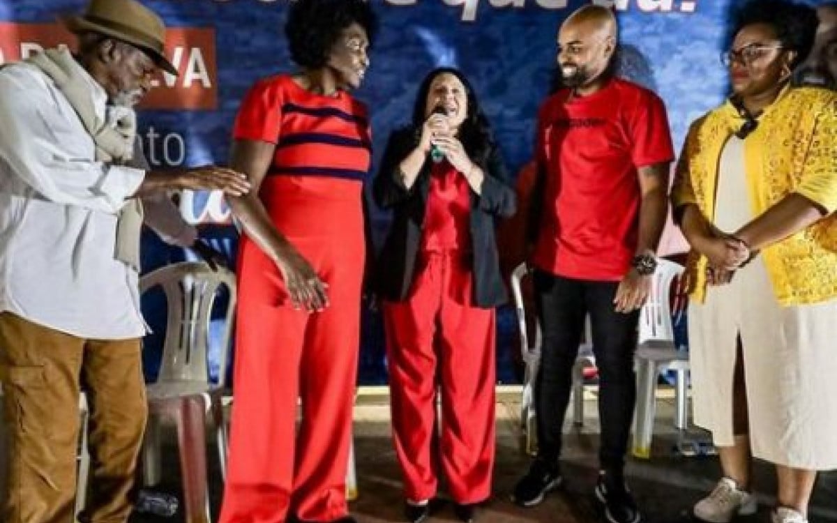 Ator Antônio Pitanga, deputada federal Benedita da Silva (PT), prefeita de Cabo Frio, Magdala Furtado (PV), pré-candidato a vereador, Diego da Silva (PT) e vereadora do Rio de Janeiro, Tainá de Paula (PT)