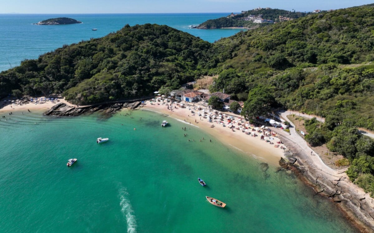 Praias do Forno e Azeda/Azedinha estão entre as melhores praias 2024 de toda a América latina, no ranking anual da Rede Proplayas | Búzios