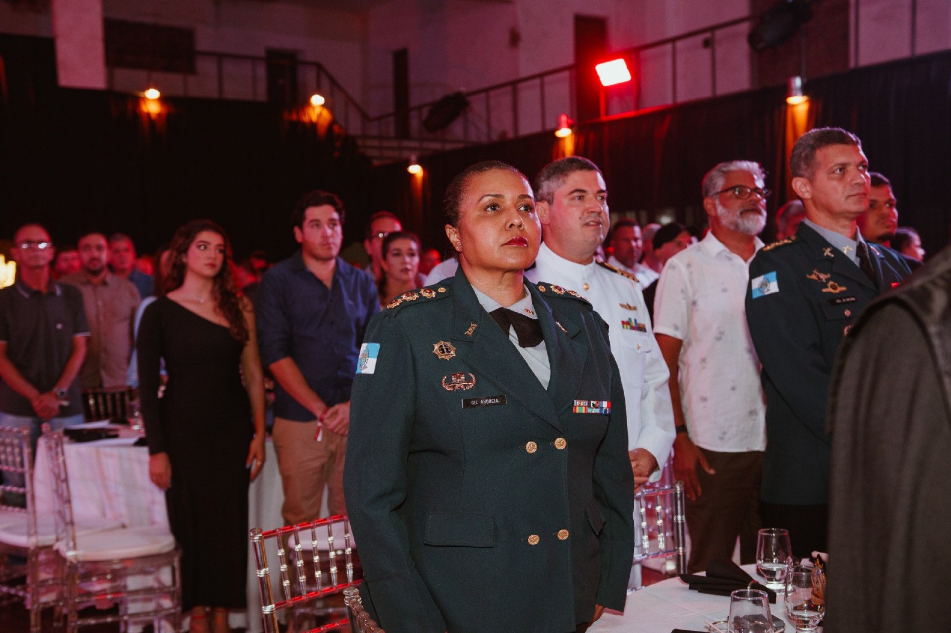 Foto da solenidade de entrega de homenagens