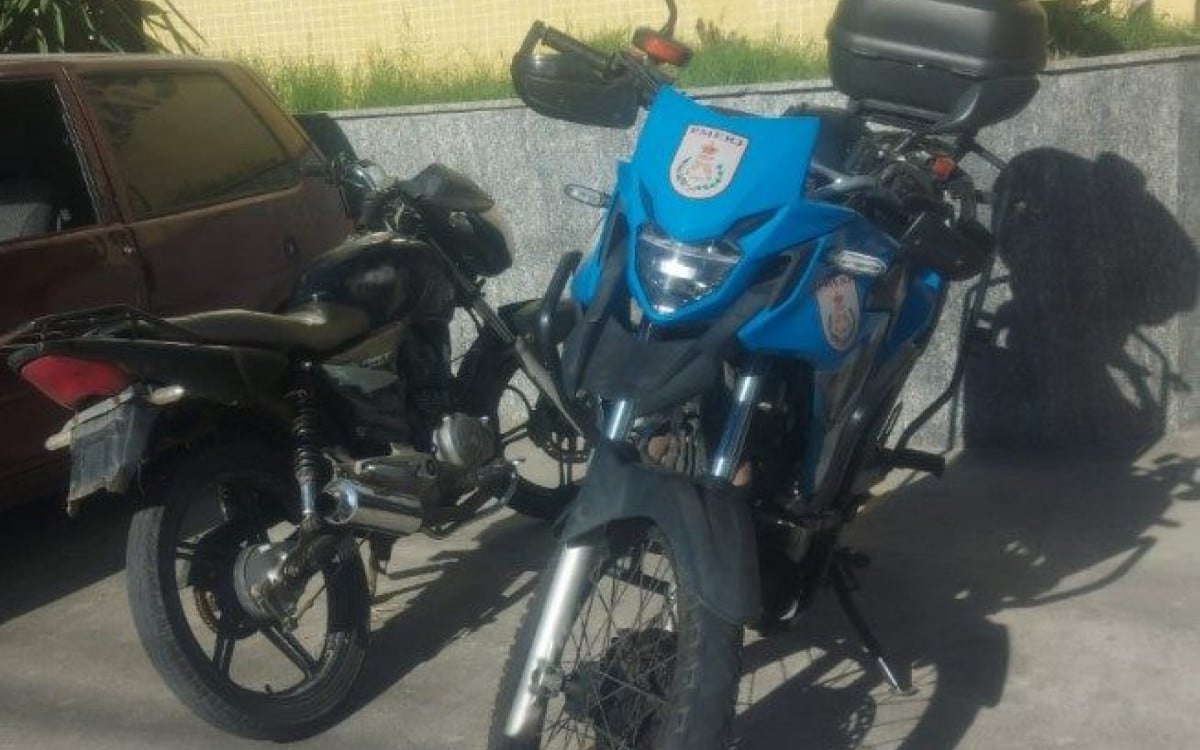 Polícia Militar prende homem dirigindo motocicleta sem placa em Araruama | Araruama