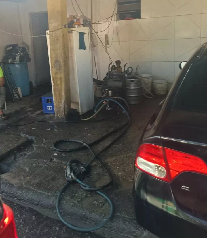 Dono de lava a jato que funcionava sem licença é multado pela Polícia Ambiental em Araruama | Araruama