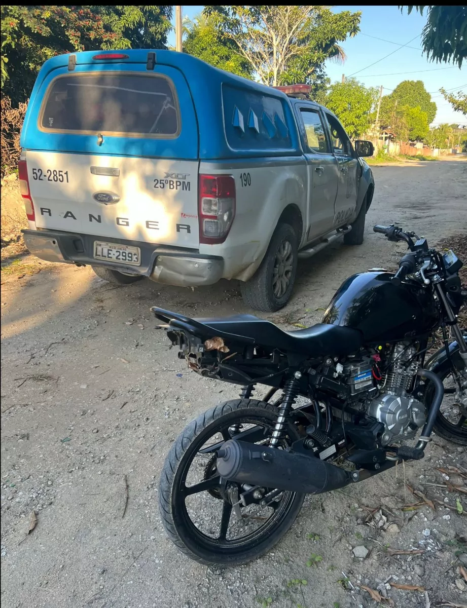 Motocicleta furtada é recuperada pela Polícia Militar no distrito de São Vicente | Araruama