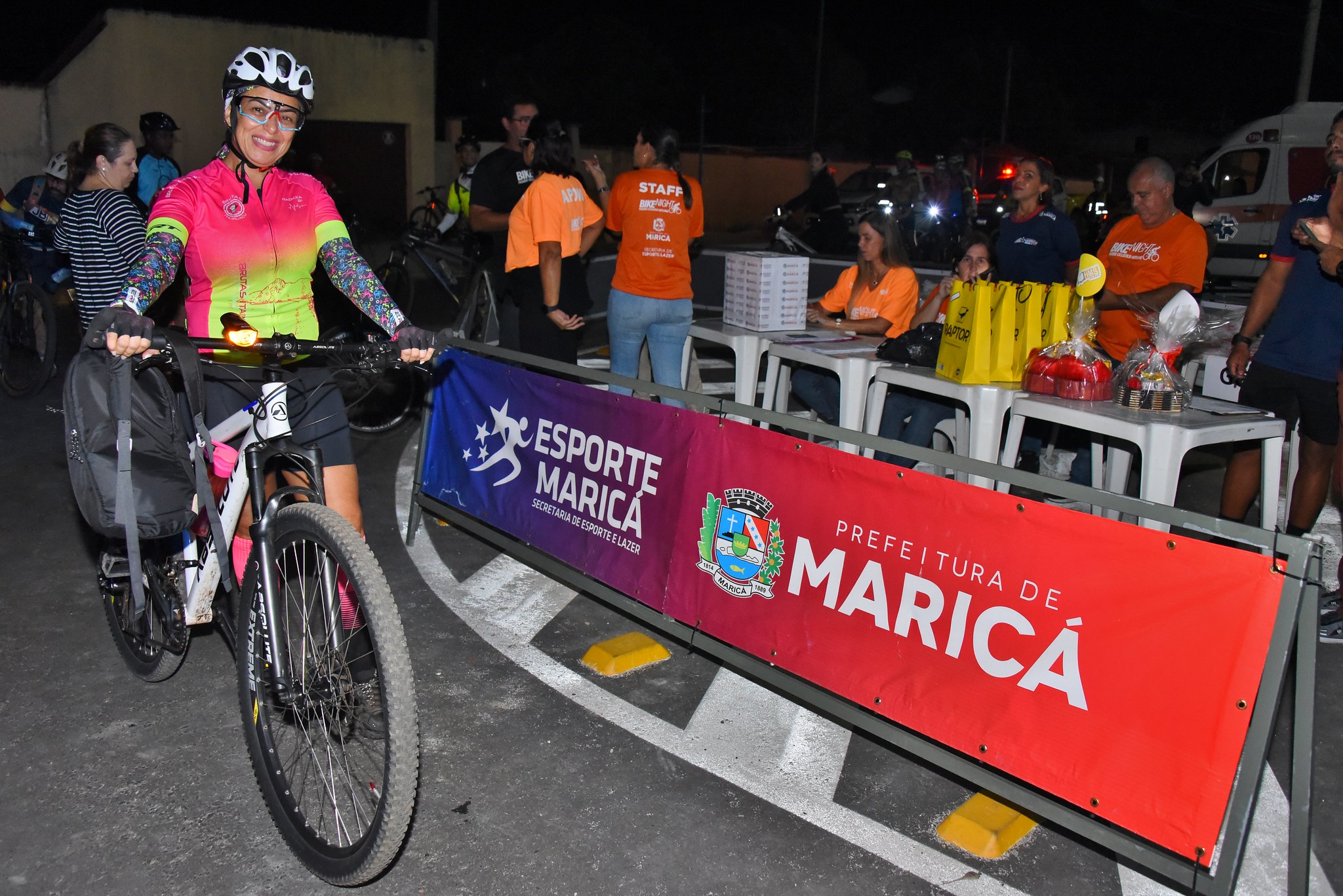 Bike Night reúne 700 ciclistas em Itaipuaçu