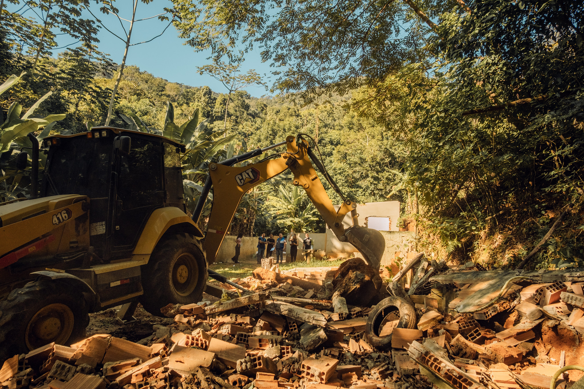 Maricá: Gated derruba duas construções irregulares no Vale da Figueira