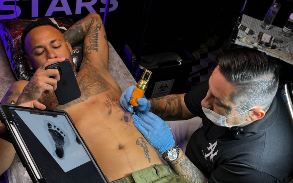 Neymar faz tatuagem em homenagem à filha caçula | Celebridades