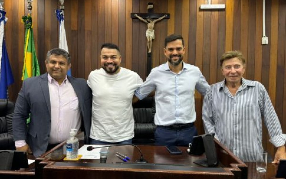 Vereadores Josias da Swell (PL), Davi Souza (PP), presidente da Câmara Miguel Alencar (União) e o ex-prefeito Alair Corrêa (PMB)