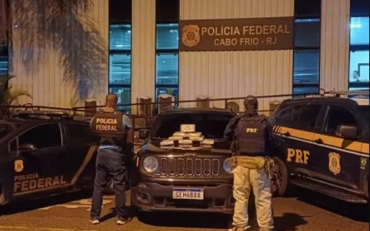 PF e PRF prendem dupla transportando 5 kg de drogas em São Pedro da Aldeia | São Pedro da Aldeia