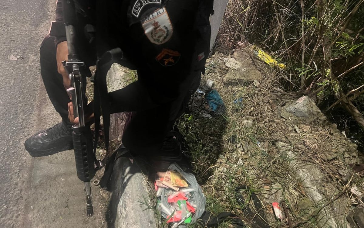 Dupla é presa por tráfico de drogas em Rio das Ostras | Rio das Ostras