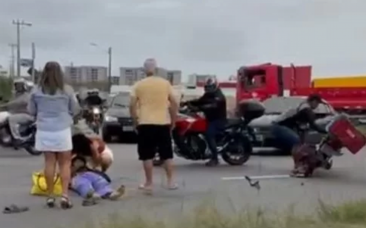 Motociclista fica levemente ferida em acidente na RJ-140 em São Pedro da Aldeia | São Pedro da Aldeia