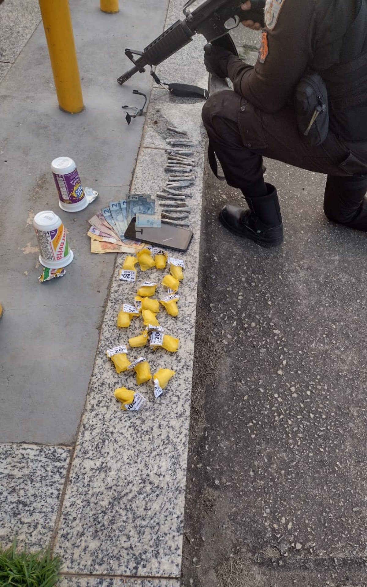 Homem é preso após ser flagrado vendendo drogas em São Pedro da Aldeia | São Pedro da Aldeia