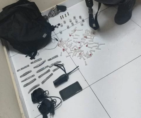 Criminoso é preso em flagrante com arma e drogas em Iguabinha | Araruama