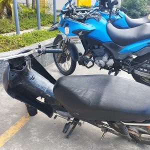 PM aborda motocicleta sem placa e conduz ocupantes à delegacia | Rio das Ostras