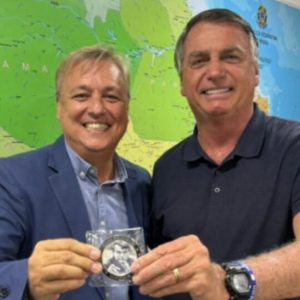 Família Bolsonaro ignora seu partido e declara apoio ao atual Prefeito de Búzios Alexandre Martins | Búzios