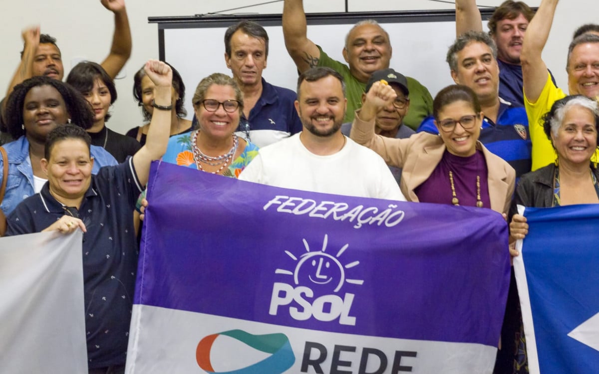 Rafael Peçanha entre integrantes da federação