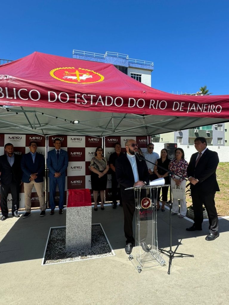 Momento da cerimônia de inauguração em Cabo Frio