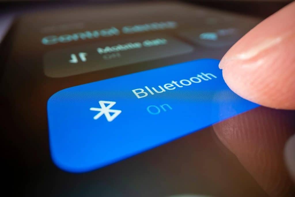 imagem mostra o botão de conexão bluetooth em um celular Android