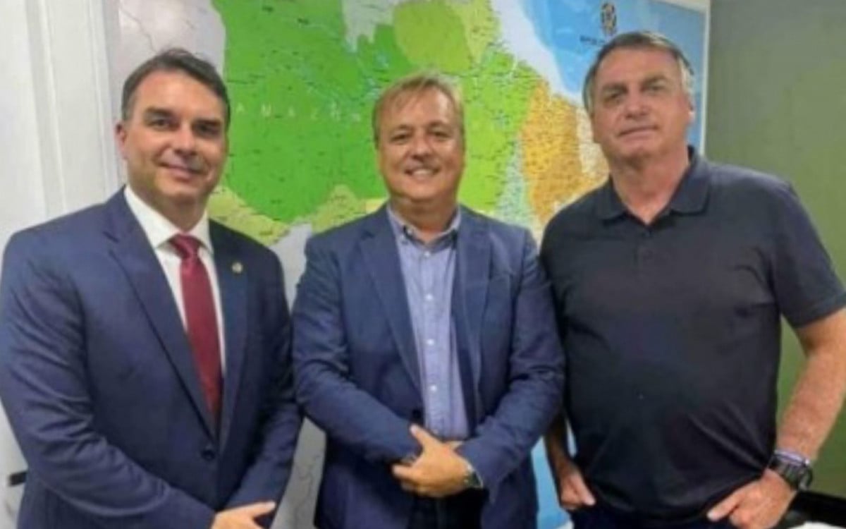 Flávio Bolsonaro, Alexandre Martins e Jair Bolsonaro