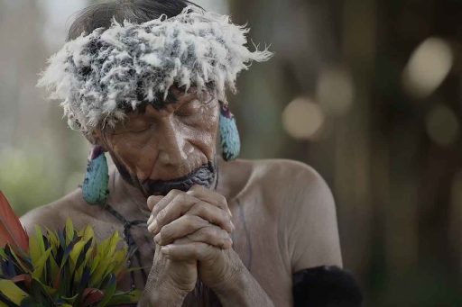 cena do documentário indígena "O Contato"