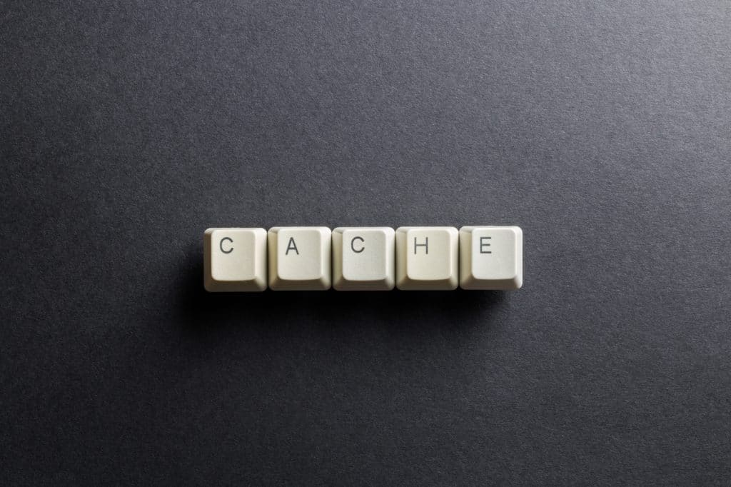 Imagem de teclas de um computador formando a palavra 'cache'