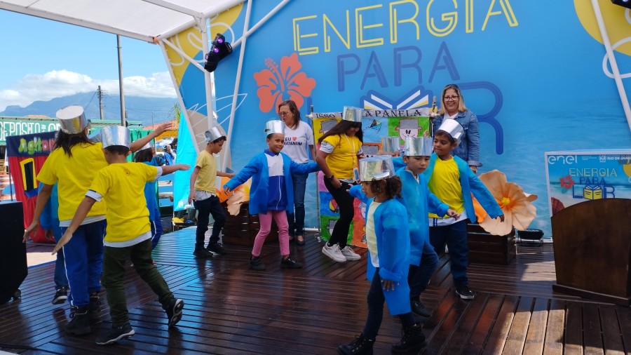 Apresentação musical no Festival Literário Energia para Ler