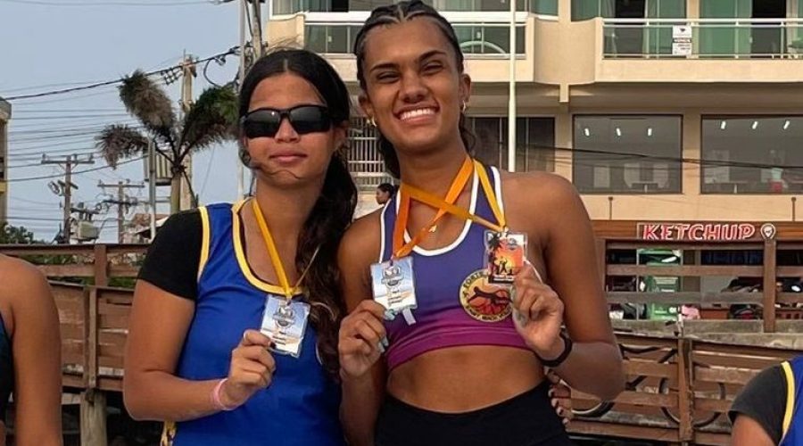Dupla de Cabo Frio ganha torneio de vôlei em Arraial e joga melhor da partida é eleita