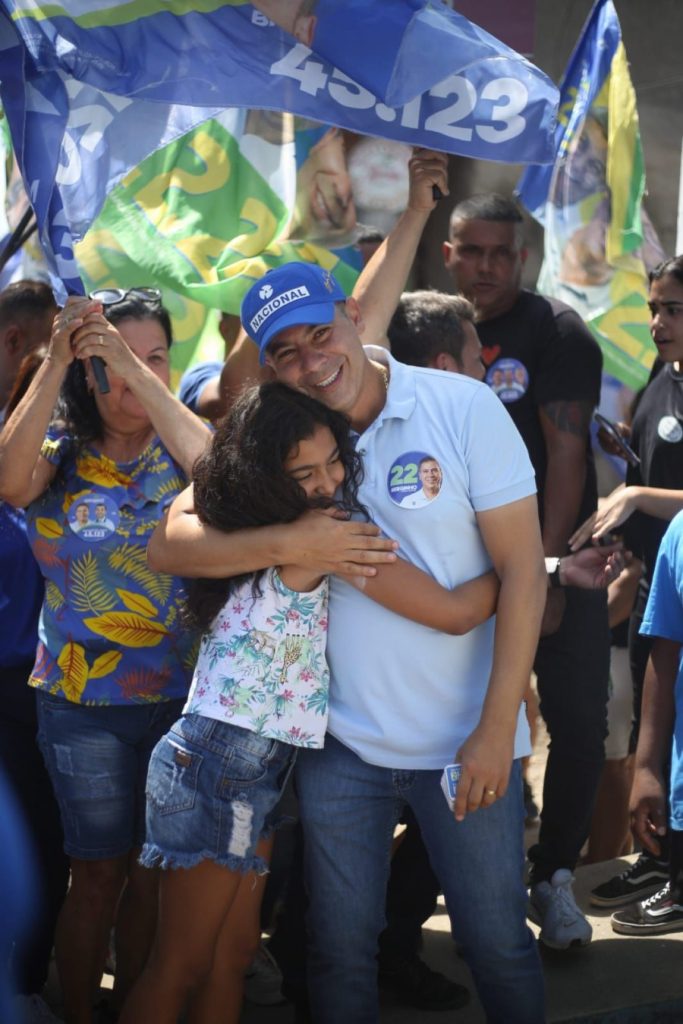 Momento da caminhada de Serginho no bairro Manoel Corrêa