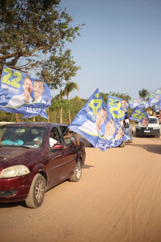 Moradores de Cabo Frio participando da caminhada em apoio a Serginho.