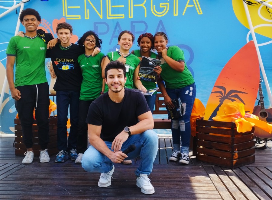 Artistas se apresentando no Festival Literário Energia para Ler