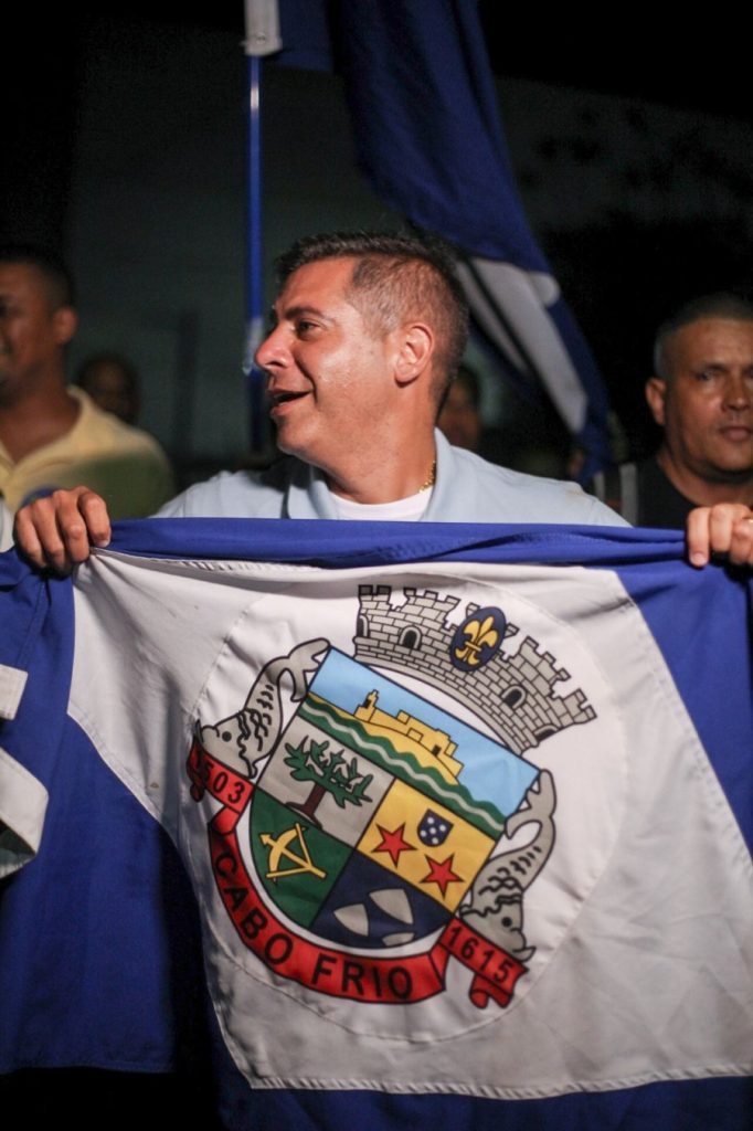 Candidato Serginho durante discurso em Tamoios.