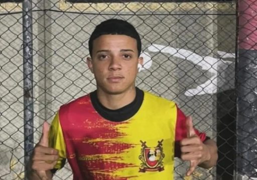 Jovem morre ao colidir de moto em poste em São Pedro da Aldeia