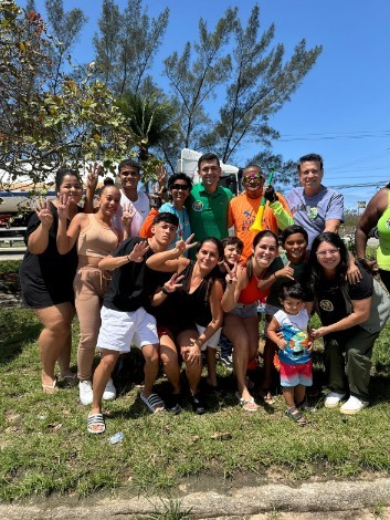 Candidatos em carreata nas ruas de Cabo Frio