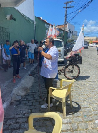 Rafael Peçanha em carreata com seus apoiadores