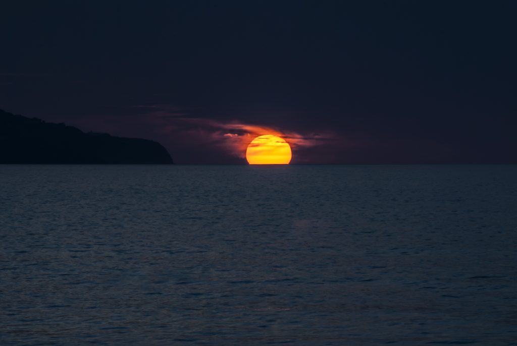 Exemplo de fotografia editada de uma paisagem noturna