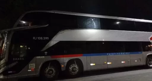 Ônibus de Cabo Frio que seguia para SP é alvo de tiros na Dutra; passageira sofreu ferimentos — RC24H