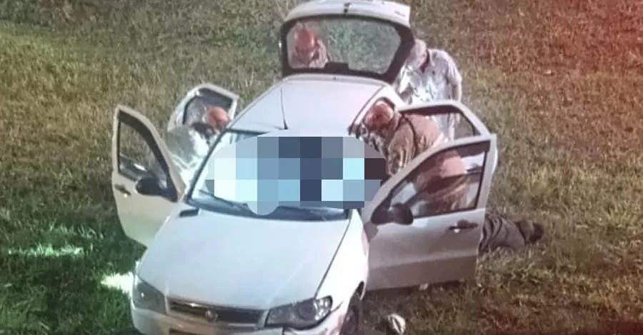 Ataque a tiros em carro de aplicativo deixa dois mortos em Macaé — RC24H