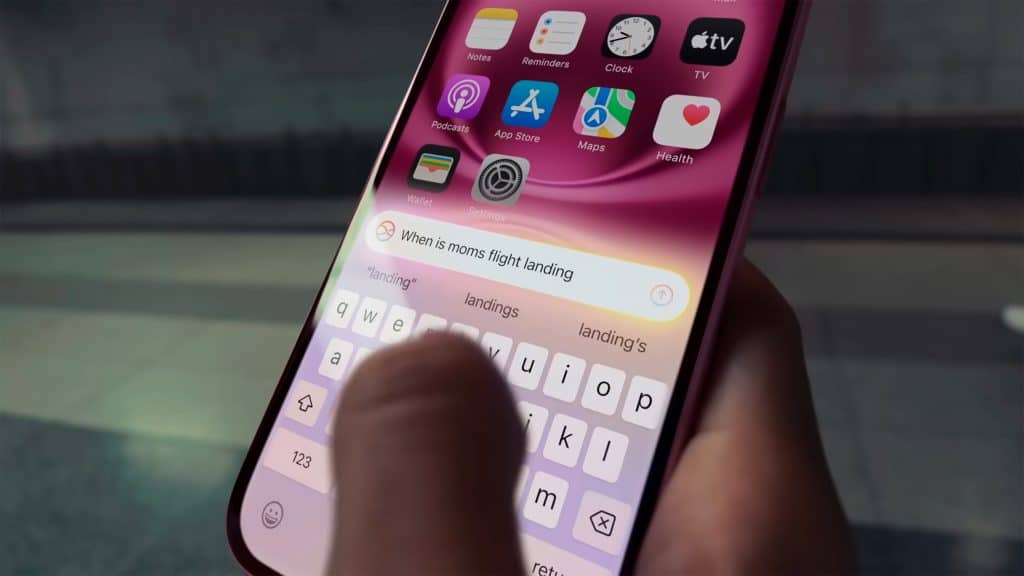 Pessoa utilizando iPhone 16 com Apple Intelligence