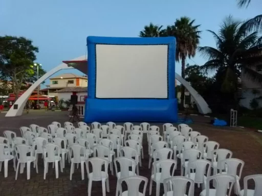 Projeto de cinema ao ar livre leva sessões gratuitas e oficinas para jovens em Cabo Frio — RC24H