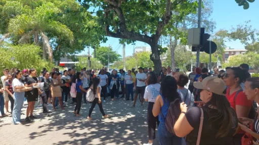 Servidores marcam série de manifestações por salários atrasados em Cabo Frio — RC24H