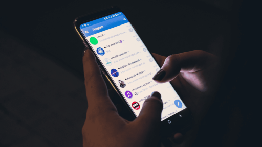 Imagem mostra o aplicativo do Telegram aberto e a lista de conversas disponíveis em um perfil