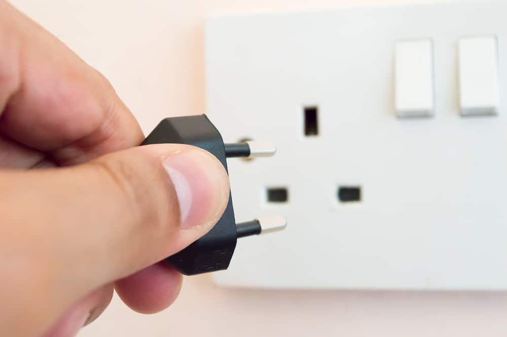 Imagem mostrando dispositivos elétricos e tomadas