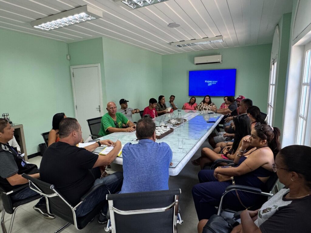 Secretário de Segurança e Ordem Pública de Búzios em reunião