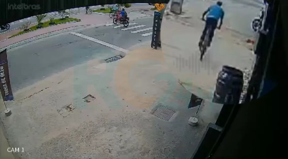 Câmera de segurança flagra furto de bicicleta em Cabo Frio — RC24H